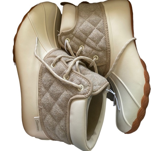 Skechers Shoes - Skechers Water Resistant Boots Cream Sz 11 NWT